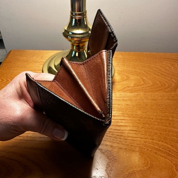 Louis Vuitton Snap Wallet. - Picture 7 of 9